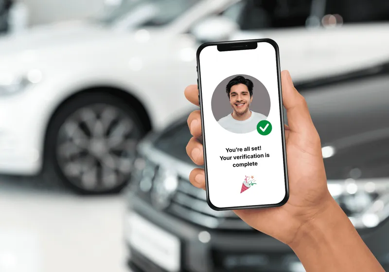 Verificación del conductor con selfie en la app antes de un viaje de carsharing corporativo